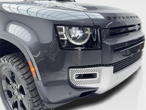 2022 Land Rover Defender 110 SE