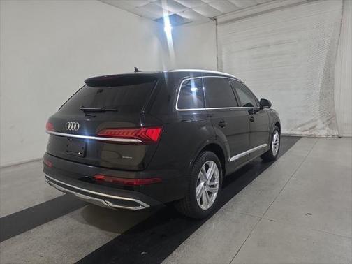 2023 Audi Q7 45 Premium