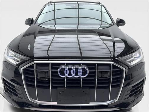 2023 Audi Q7 45 Premium