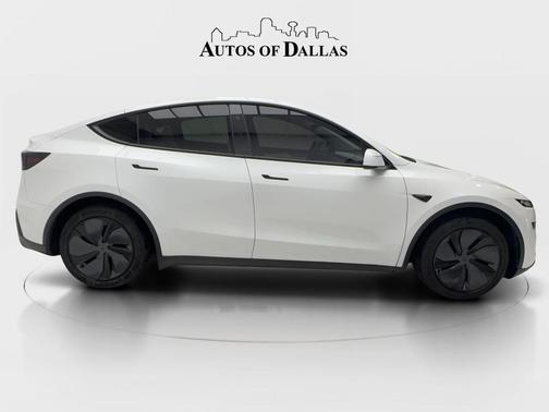 Pearl White Multi-Coat 2026 Tesla Model Y Premium Rear-Wheel Drive