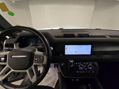 2022 Land Rover Defender 110 SE