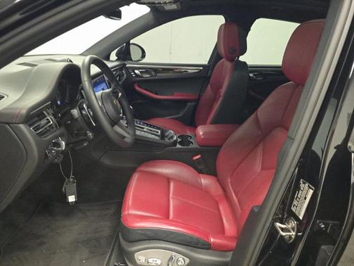 2022 Porsche Macan S