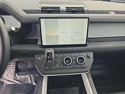 2025 Land Rover Defender 110 P300