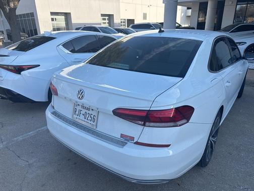 2022 Volkswagen Passat 2.0T SE