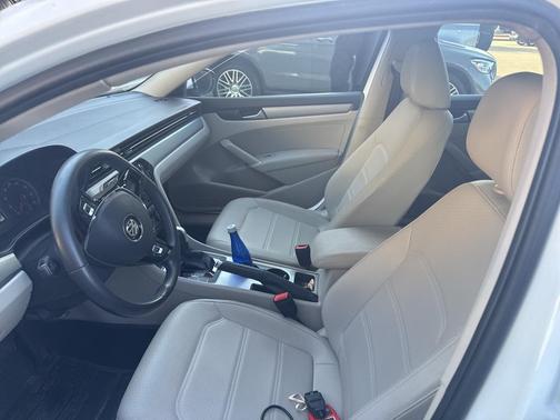 2022 Volkswagen Passat 2.0T SE