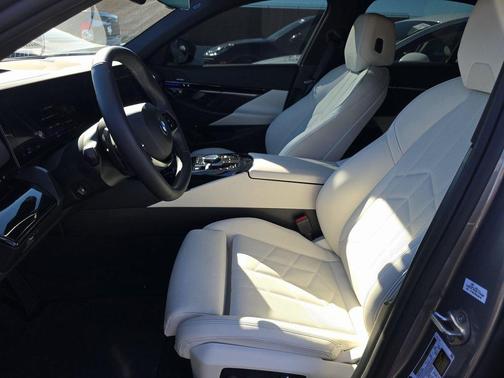 2024 BMW 530 530i SPORT LINE,NAV,CAM,SUNROOF,HTD STS,BLIND SPOT