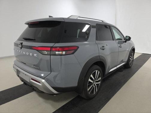 2025 Nissan Pathfinder Platinum FWD
