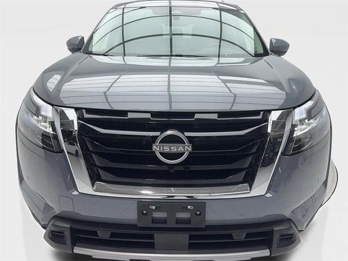 2025 Nissan Pathfinder Platinum FWD