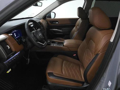 2025 Nissan Pathfinder Platinum FWD