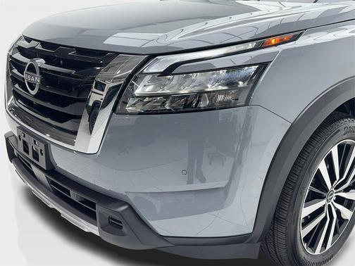 2025 Nissan Pathfinder Platinum FWD