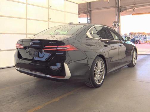 2025 BMW 530 530i SPORT LINE,NAV,CAM,SUNROOF,HTD STS,BLIND SPOT