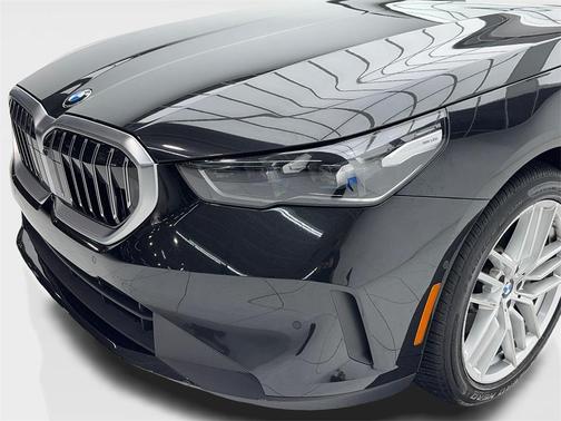 2025 BMW 530 530i SPORT LINE,NAV,CAM,SUNROOF,HTD STS,BLIND SPOT