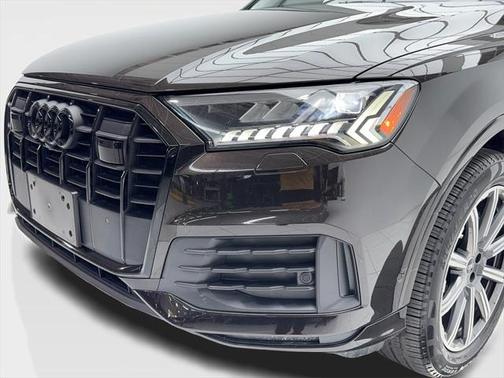 2023 Audi Q7 45 Premium Plus