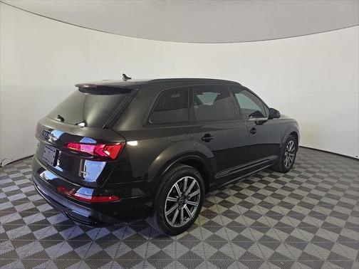 2023 Audi Q7 45 Premium Plus