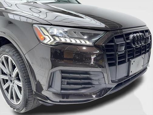 2023 Audi Q7 45 Premium Plus