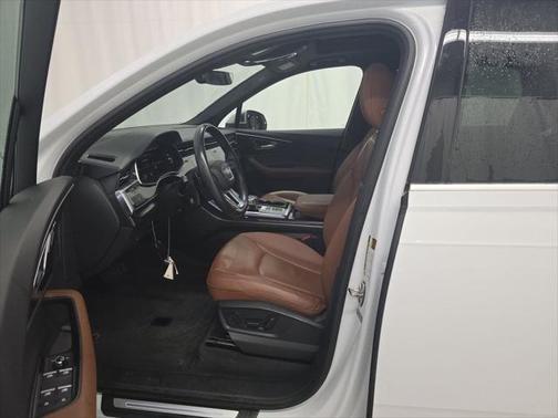2022 Audi Q7 45 Premium Plus