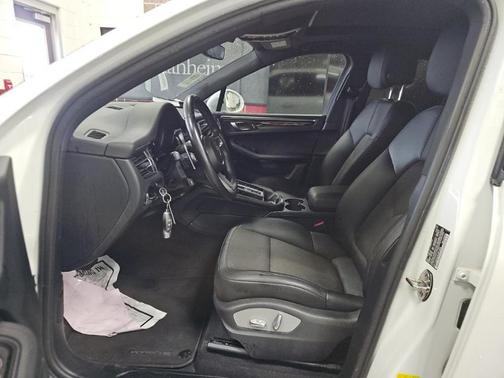 2022 Porsche Macan Base