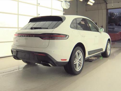 2022 Porsche Macan Base