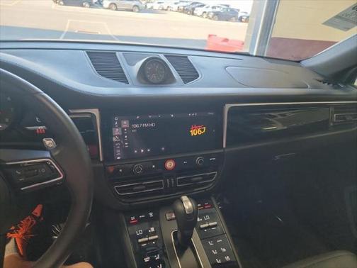 2023 Porsche Macan Base