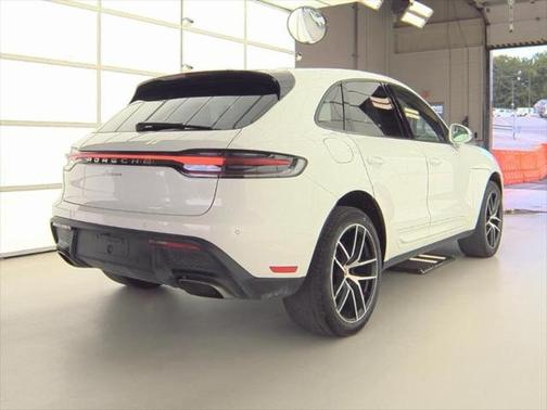 2023 Porsche Macan Base