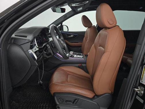 Mythos Black Metallic 2023 Audi Q7 45 Premium Plus