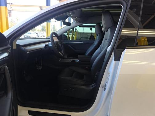 Pearl White Multi-Coat 2025 Tesla Model Y Long Range Dual Motor All-Wheel Drive