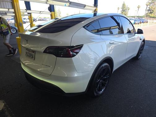 Pearl White Multi-Coat 2025 Tesla Model Y Long Range Dual Motor All-Wheel Drive