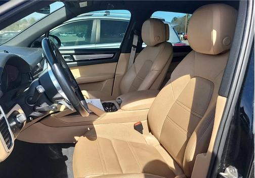 2023 Porsche Cayenne Platinum Edition