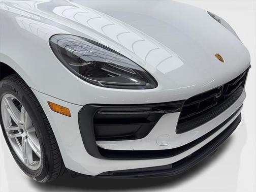 2023 Porsche Macan Base