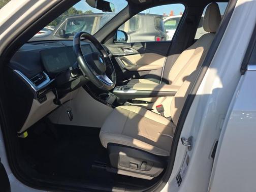 White Metallic 2024 BMW X1 xDrive28i