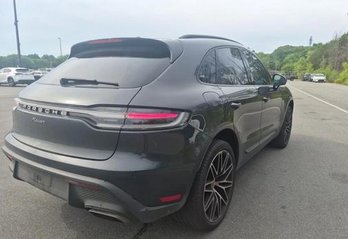 Gentian Blue Metallic 2024 Porsche Macan Macan
