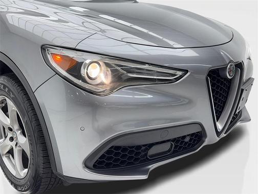 2021 Alfa Romeo Stelvio Base