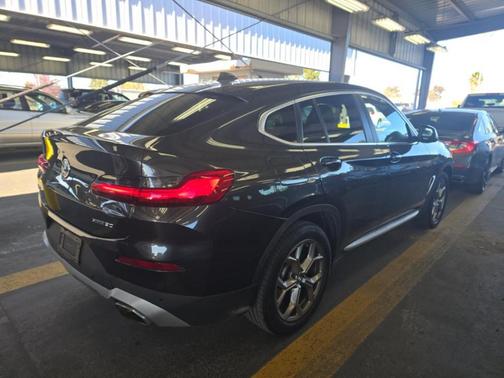 2025 BMW X4 xDrive30i