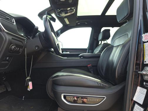 Diamond Black Crystal Pearlcoat 2023 Jeep Grand Wagoneer Series II 4x4