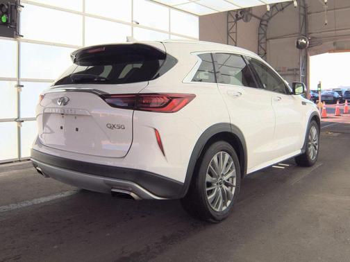 2024 INFINITI QX50 LUXE