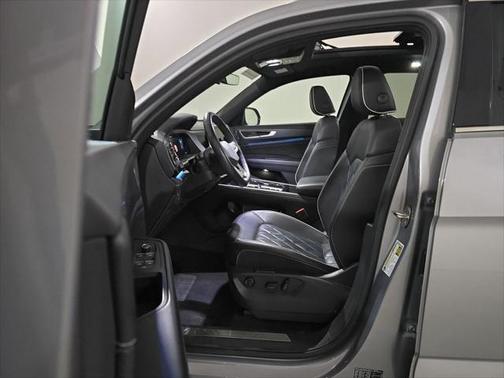 2024 Volkswagen Atlas Cross Sport 2.0T SEL Premium