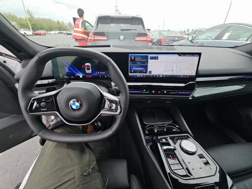 2025 BMW 530 530i SPORT LINE,NAV,CAM,SUNROOF,HTD STS,HEADS UP