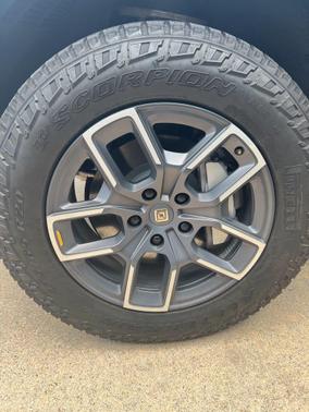 Gray 2025 Rivian R1S