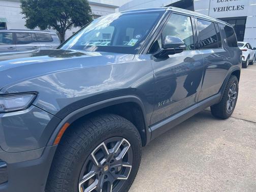 Gray 2025 Rivian R1S