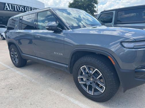 Gray 2025 Rivian R1S