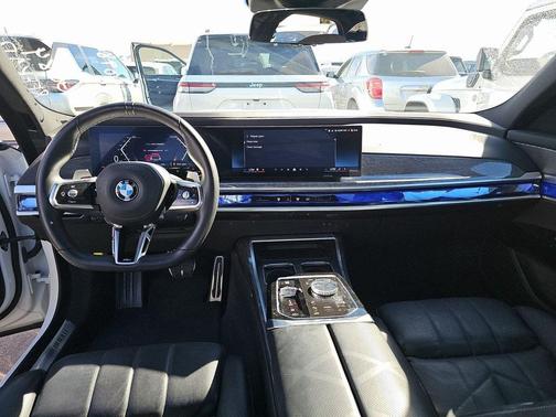 2025 BMW 740 i