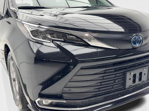 2023 Toyota Sienna XLE 8 Passenger