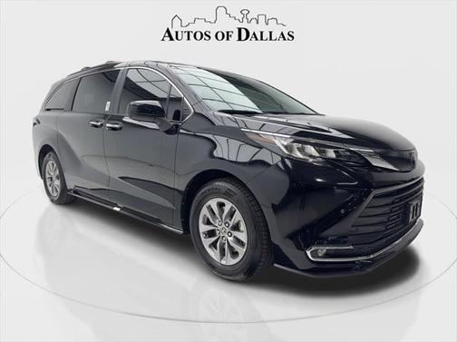 2023 Toyota Sienna XLE 8 Passenger