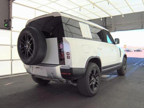 2025 Land Rover Defender 110 P300