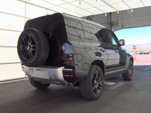 2025 Land Rover Defender 110 P300