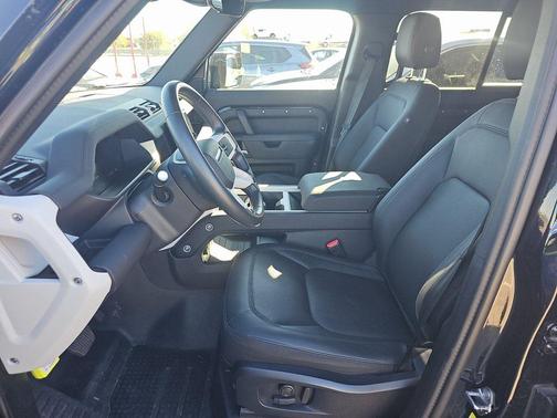 2025 Land Rover Defender 110 P300