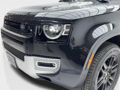 2025 Land Rover Defender 110 P300