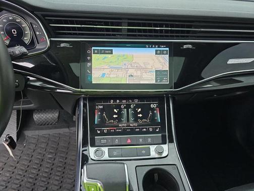 2023 Audi Q7 45 Premium Plus