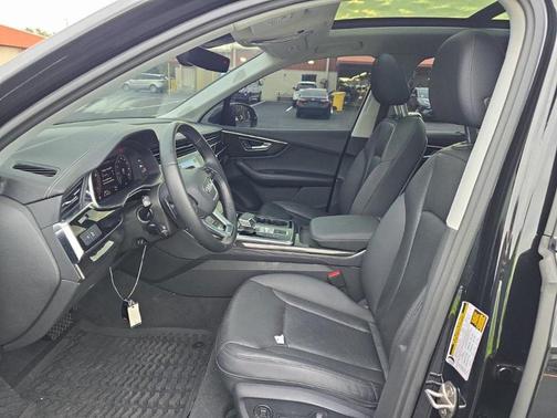2023 Audi Q7 45 Premium Plus