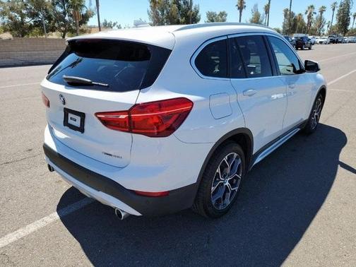 Photo 2 of 4 of 2020 BMW X1 xDrive28i
